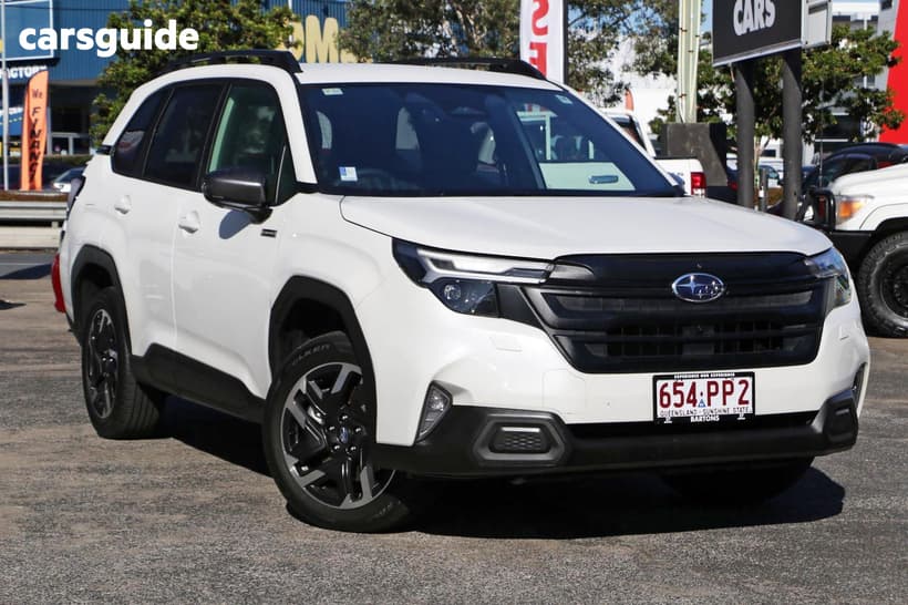 White 2025 Subaru Forester Wagon Hybrid (Awd)