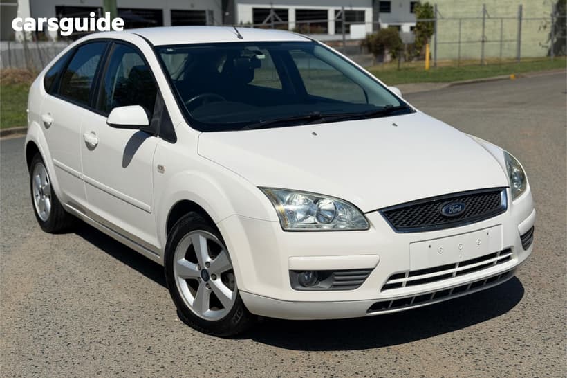 White 2006 Ford Focus Hatchback Lx