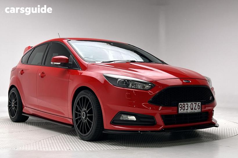 Red 2016 Ford Focus Hatchback St2