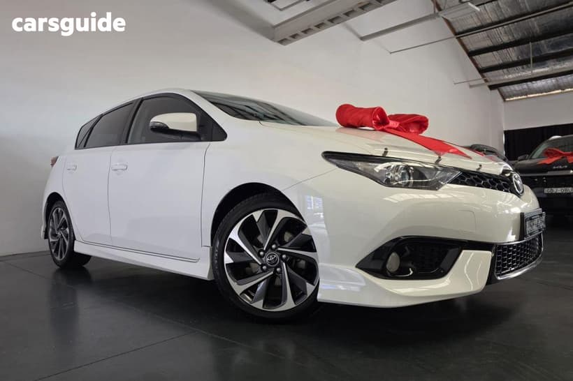 White 2016 Toyota Corolla Hatchback Sx