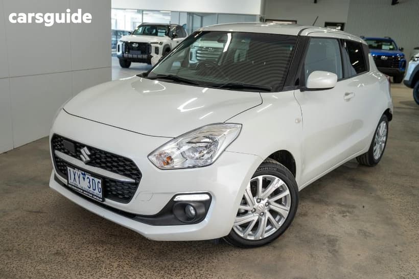 White 2023 Suzuki Swift Hatchback Gl Shadow