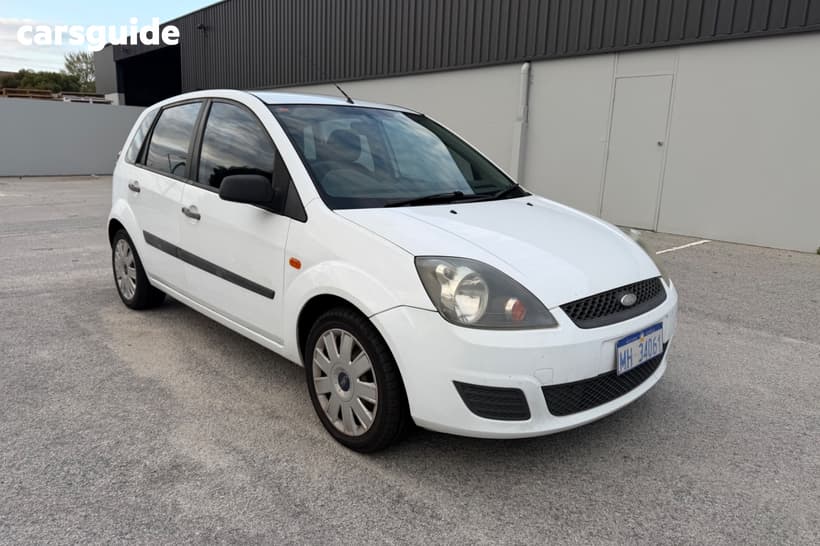 White 2008 Ford Fiesta Hatchback Lx