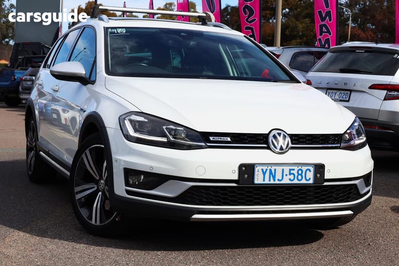 White 2018 Volkswagen Golf Wagon Alltrack 132 Tsi Premium