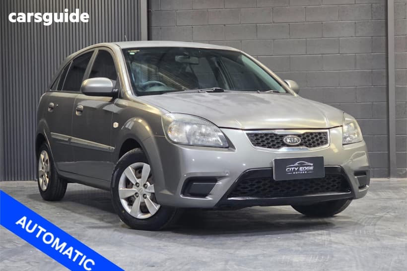 Silver 2010 Kia RIO Hatchback Si