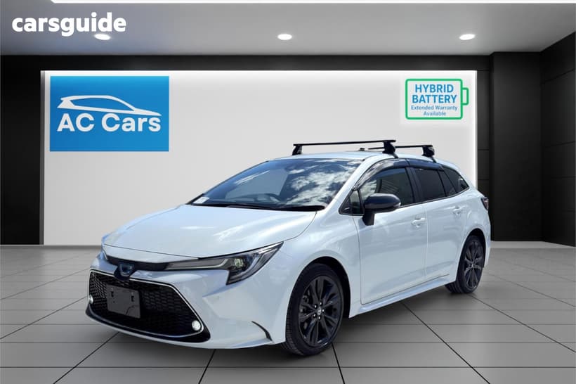 White 2022 Toyota Corolla SUV TOURING HYBRID WXB, HEATED SEATS, CRUISE CONTROL,