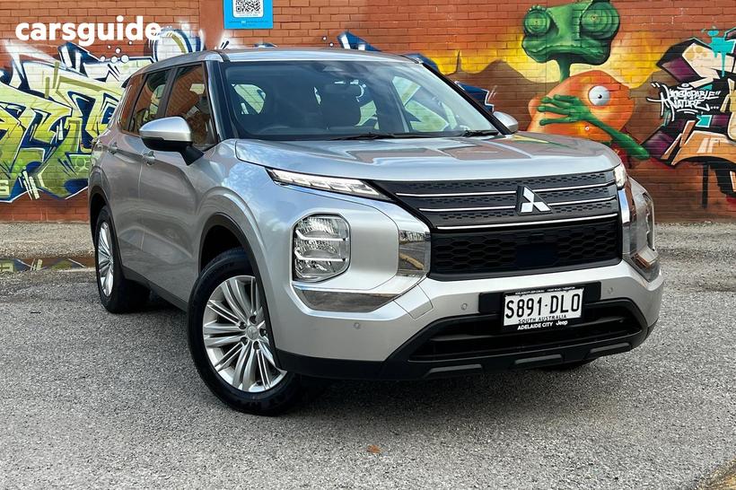 Silver 2024 Mitsubishi Outlander Wagon Es 7 Seat (2Wd)