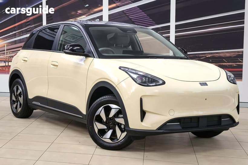 Beige 2026 Geely Ex2 Hatchback Inspire