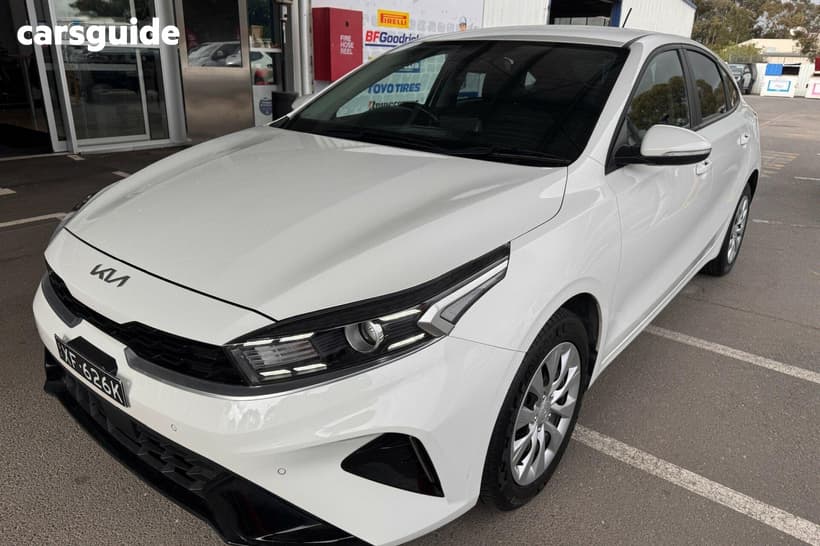 White 2022 Kia Cerato Hatchback S