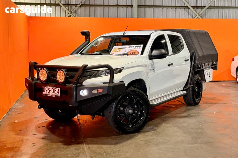 White 2019 Mitsubishi Triton Double Cab Chassis Glx (4X4)
