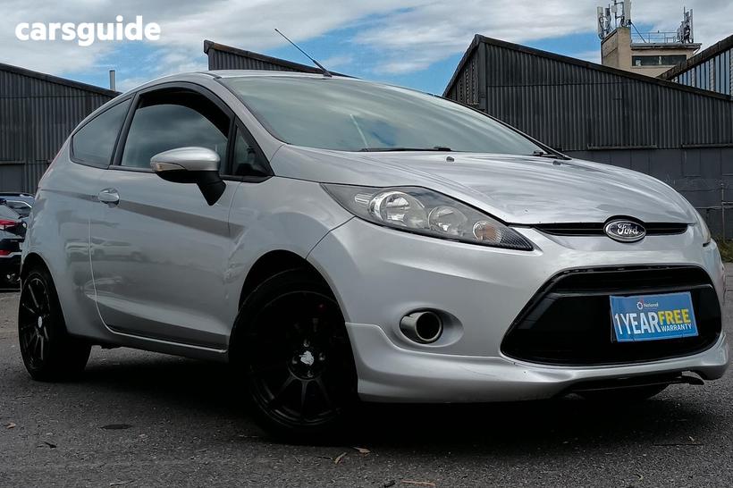 Silver 2009 Ford Fiesta Hatchback Cl