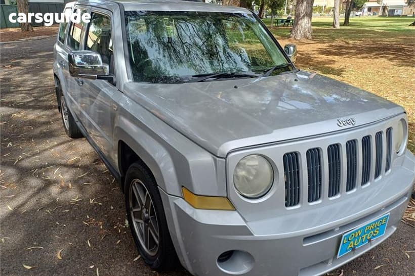 Silver 2008 Jeep Patriot Wagon Sport