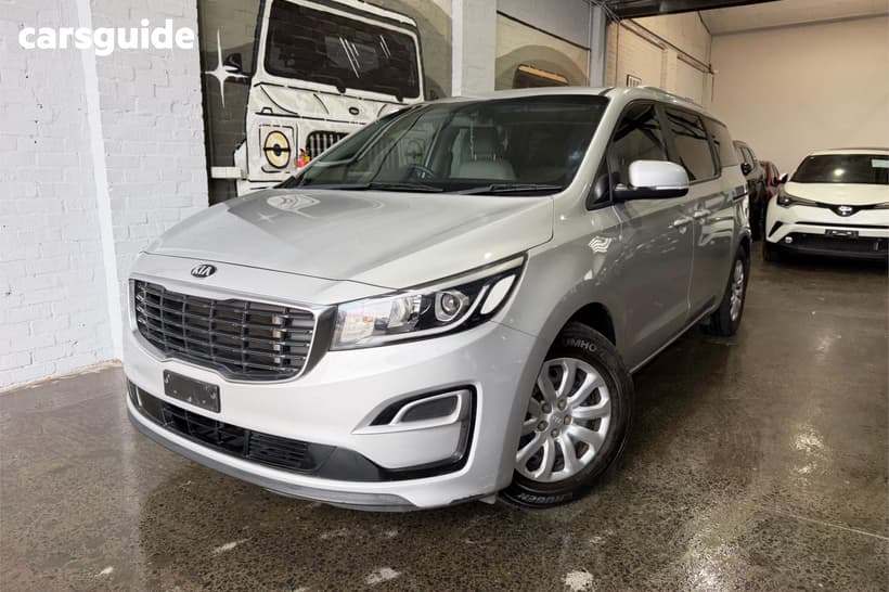 Silver 2018 Kia Carnival Wagon S
