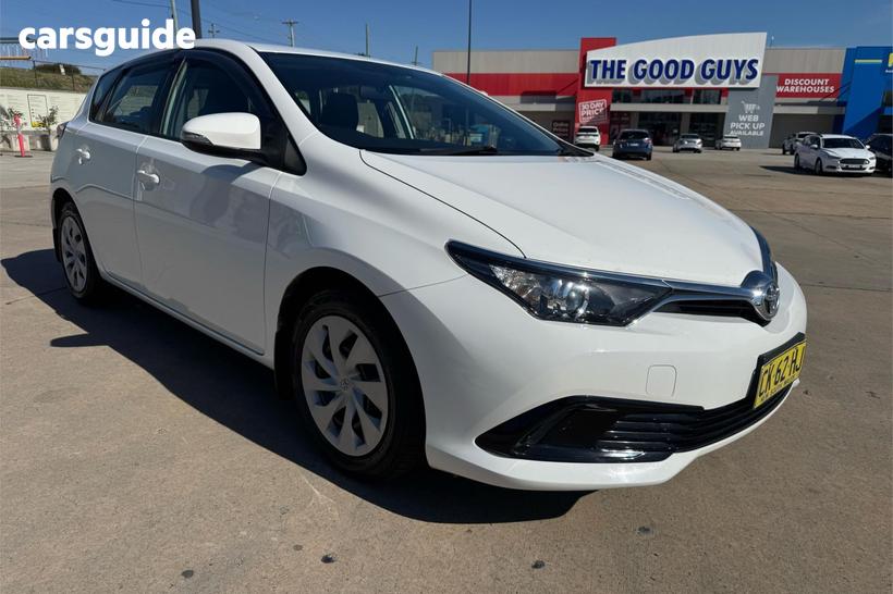 White 2016 Toyota Corolla Hatchback Ascent