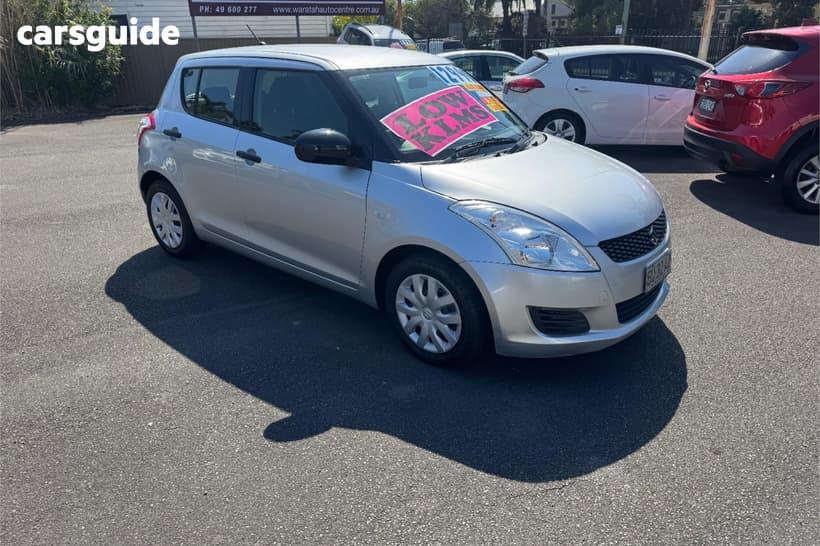 Silver 2013 Suzuki Swift Hatchback Ga