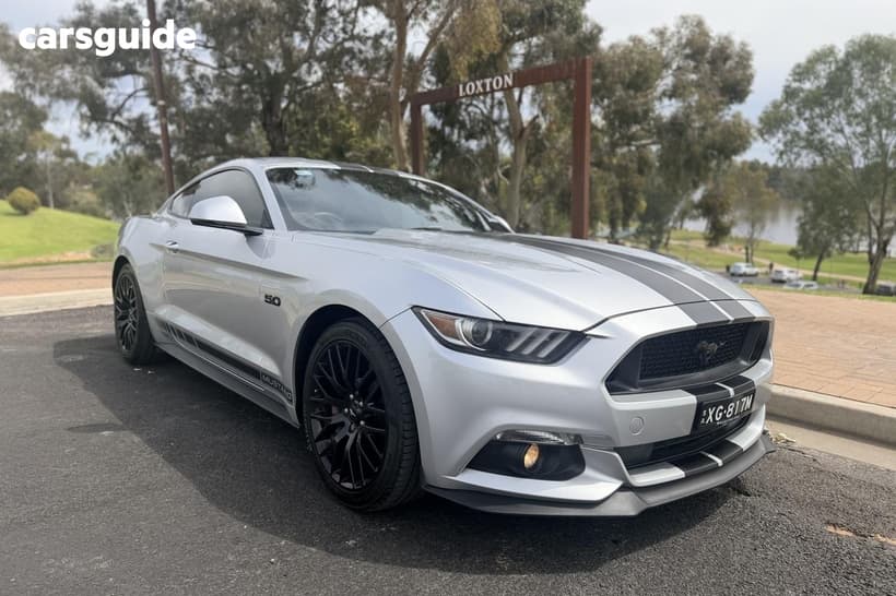 Silver 2017 Ford Mustang Coupe Fastback Gt 5.0 V8