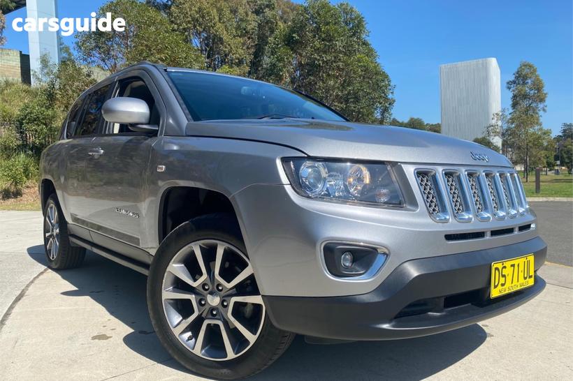 Silver 2016 Jeep Compass Wagon Limited (4X4)