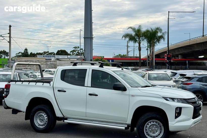 White 2022 Mitsubishi Triton Double Cab Pick Up Glx (4X2)