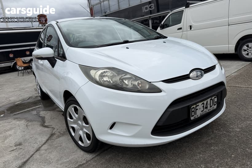 White 2010 Ford Fiesta Hatchback Cl