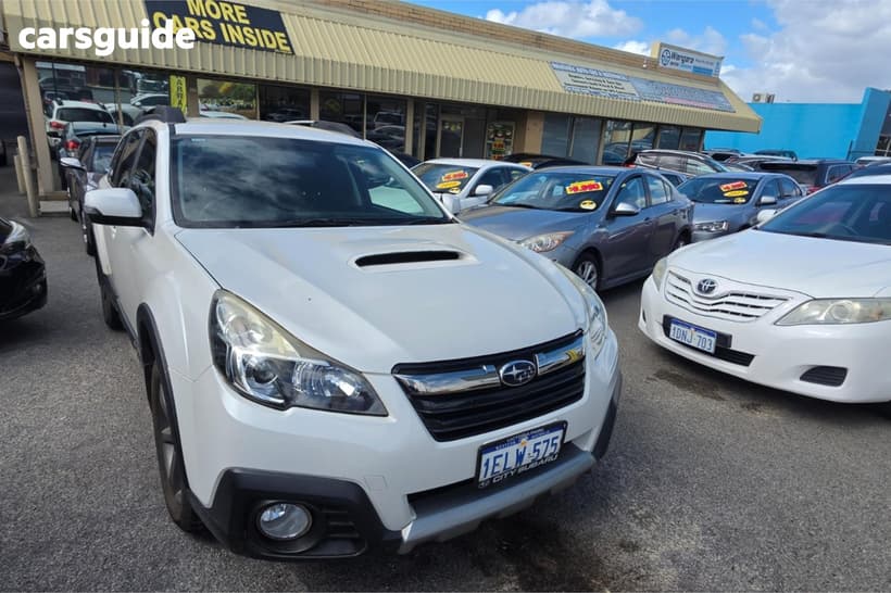 White 2015 Subaru Outback Wagon 2.0D