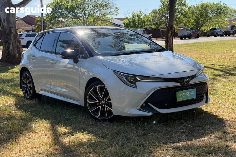 White 2020 Toyota Corolla Hatchback Zr