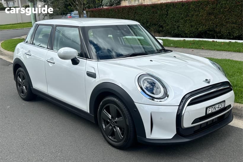 White 2023 Mini Cooper Hatchback Classic 5D Hatch