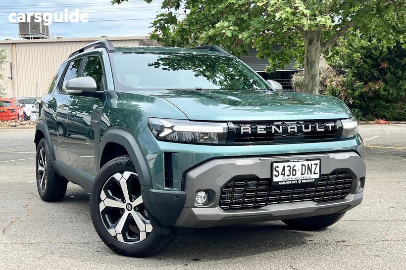 Green 2025 Renault Duster Wagon Techno (4X2)